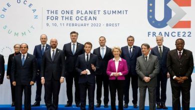 Emmanuel Macron rodeado de líderes internacionales para cumbre en Brest