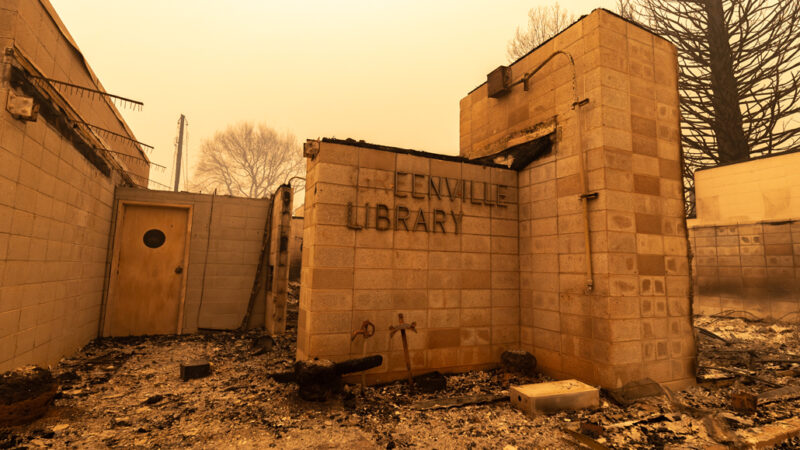 Se incendia el edificio de la biblioteca de Greenville, California