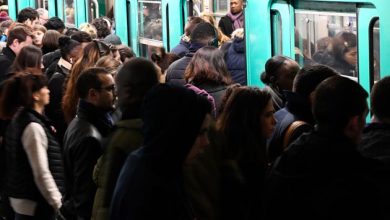 Metro de París abarrotado durante una huelga el 7 de enero de 2021