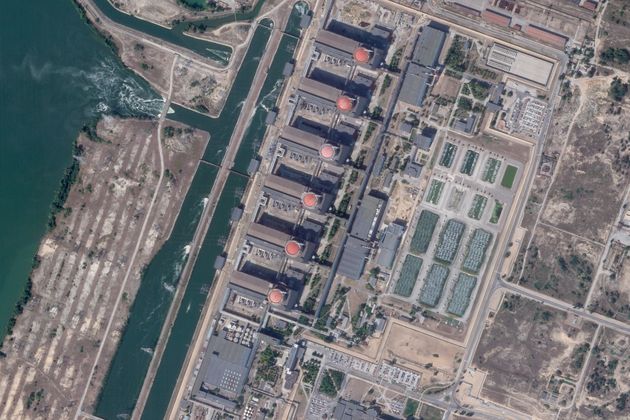 (Septiembre de 2019, foto satelital de la central nuclear de Zaporozhye en Ucrania, cortesía de...
