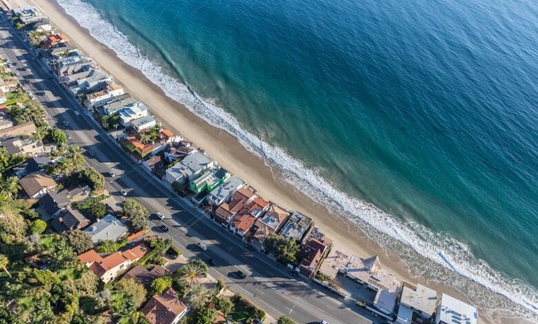 California puede comprar casas de playa amenazadas por el aumento del nivel del mar