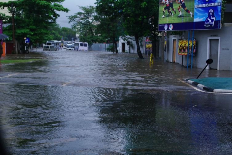 calle de la ciudad inundada