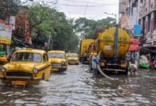 Fuertes lluvias azotan Odisha, Bangladesh; la tormenta se debilitará el martes