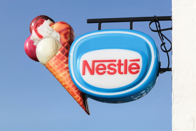 Logotipo de Nestlé con un helado