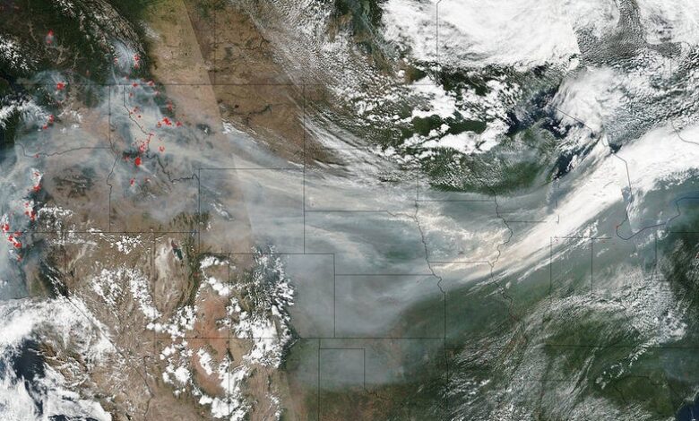 Una pantalla de 'humo viejo' cuelga en la atmósfera