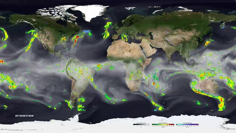 Un mapa mundial que muestra largas tormentas que van generalmente de norte a sur en muchas partes del mundo.